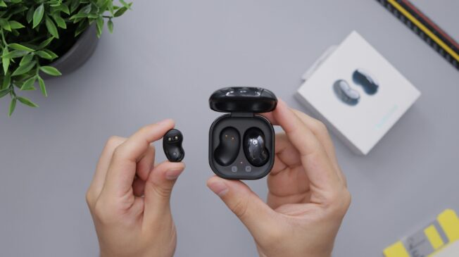 Wireless earbuds