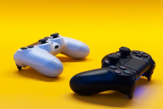 "PC vs. Gaming Console: Which is Right for Your Gaming Needs?