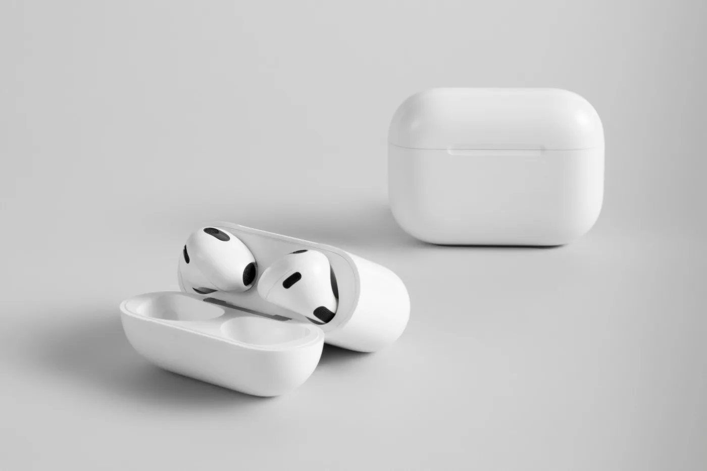 Apple AirPods 4 vs. AirPods Pro 2
